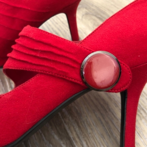 Shoes - Picture 4 of 4